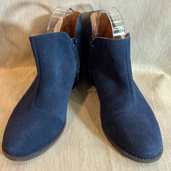 VIONIC Sz 9 Felicity Suede Zipper Closure Almond Toe Stacked Heel Ankle Booties - Picture 1 of 10